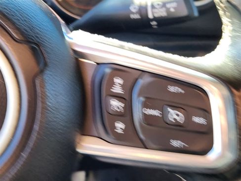 Used 2020 Jeep Gladiator Overland image 18