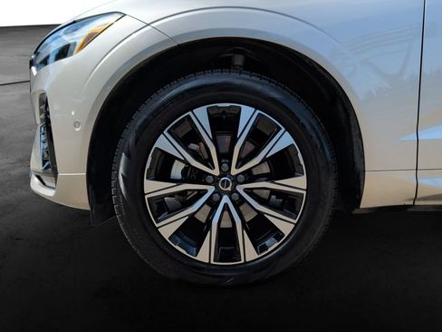 Used 2025 Volvo XC60 B5 Plus AWD/4WD image 9