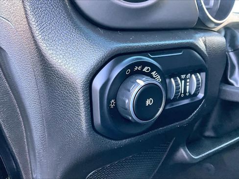 Used 2022 Jeep Wrangler Sport S image 31