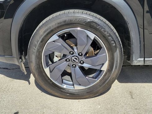 Certified 2025 Nissan Rogue SV FWD image 13