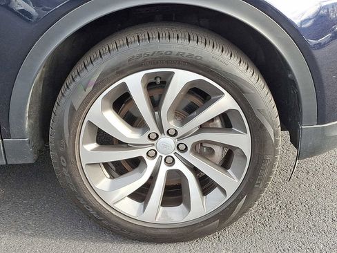 Used 2023 Land Rover Discovery Sport SE image 8