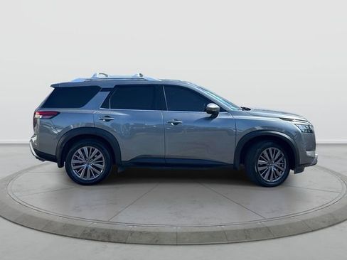 Certified 2024 Nissan Pathfinder SL w/ SL Premium Package FWD image 3