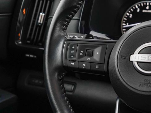 Used 2024 Nissan Pathfinder SV w/ SV Premium Package image 17