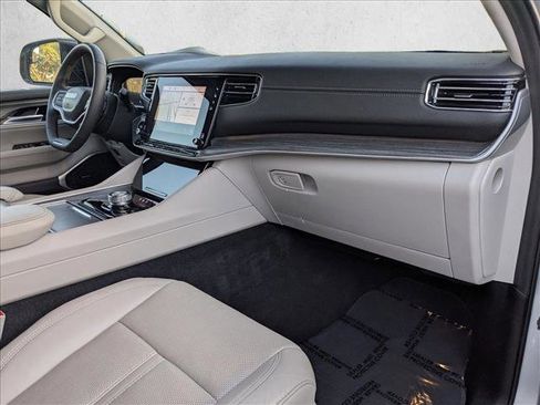 Used 2024 Jeep Wagoneer L Series II RWD image 20