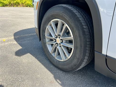 Used 2023 Chevrolet Traverse LT w/ Rear Camera Mirror Package image 31