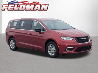 New 2026 Chrysler Pacifica Select