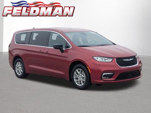 New 2026 Chrysler Pacifica Select image 1