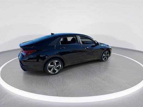 Used 2023 Hyundai Elantra SEL w/ Convenience Package image 15