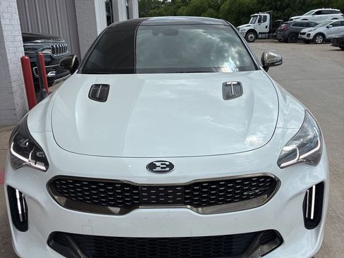 Used 2020 Kia Stinger GT1 RWD image 2
