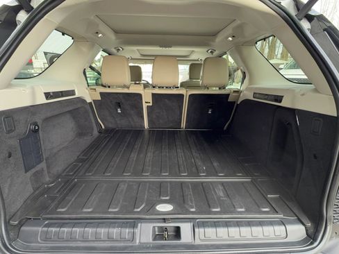 Used 2017 Land Rover Discovery SE image 30