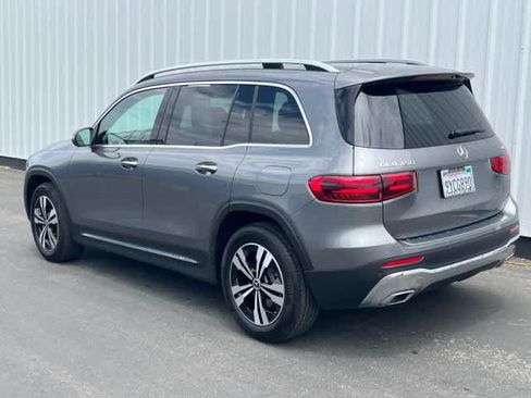 Used 2026 Mercedes-Benz GLB 250 4MATIC image 4