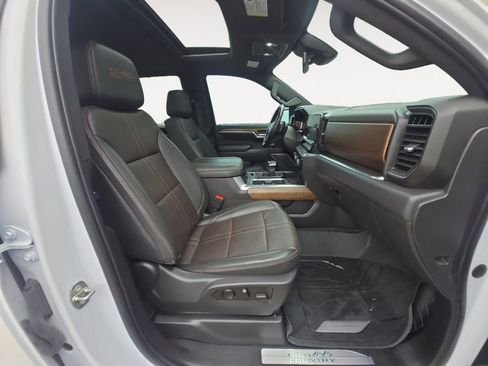 Used 2023 Chevrolet Silverado 1500 High Country w/ High Country Premium Package AWD/4WD image 15