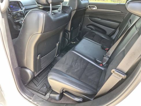 Used 2019 Jeep Grand Cherokee Altitude RWD image 13