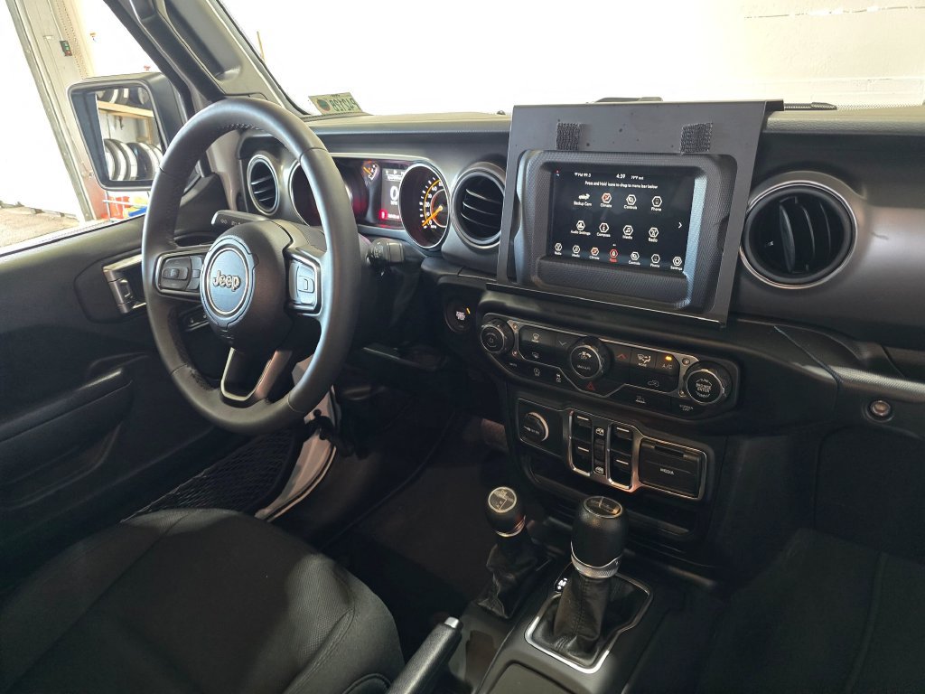 Used 2023 Jeep Gladiator Sport AWD/4WD image 31