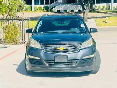 Used 2013 Chevrolet Traverse LS FWD image 2