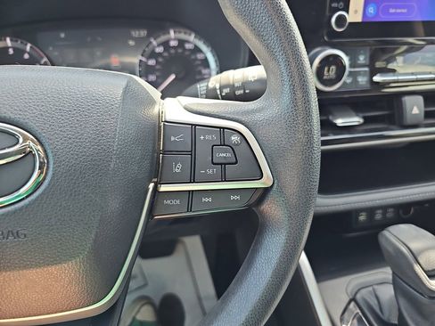 Used 2023 Toyota Highlander L FWD image 23