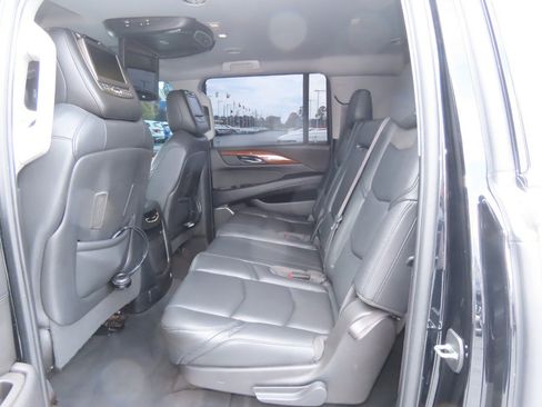 Used 2017 Cadillac Escalade ESV 2WD image 21