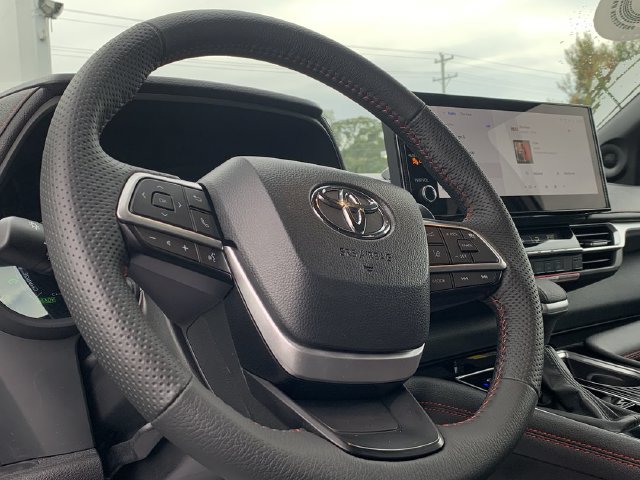 Used 2026 Toyota Sienna XSE AWD/4WD image 19