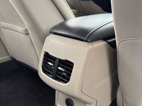 Used 2019 Ford Fusion SE image 19