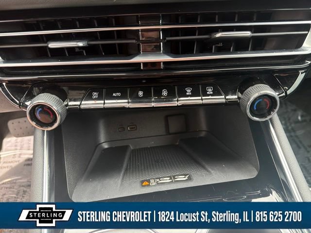 Used 2025 Chevrolet Traverse LT FWD image 24