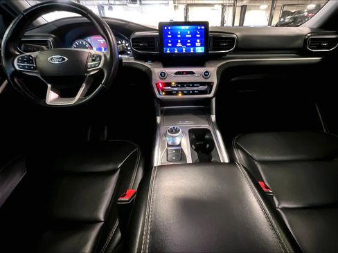 Used 2022 Ford Explorer XLT w/ Equipment Group 202A image 22