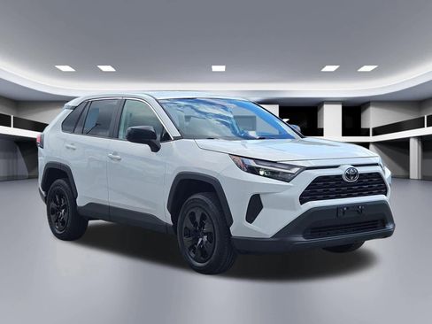 Used 2024 Toyota RAV4 LE AWD/4WD image 8