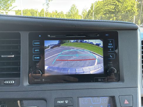 Used 2015 Toyota Sienna XLE w/ XLE Navigation Package FWD image 25