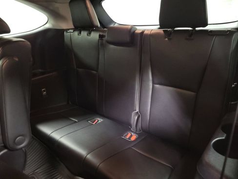 Used 2020 Toyota Highlander XLE FWD image 33