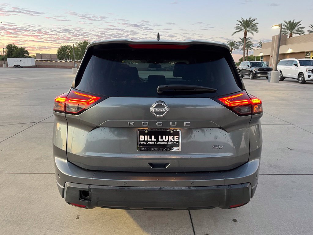 Used 2024 Nissan Rogue SV FWD image 8