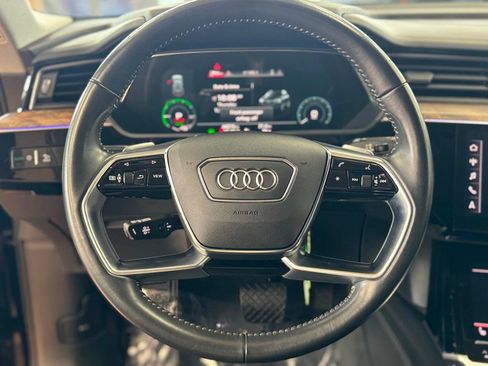 Used 2019 Audi e-tron Prestige w/ Prestige Package image 27