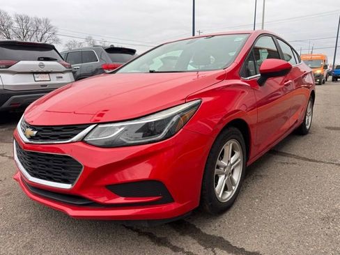 Used 2017 Chevrolet Cruze LT image 3