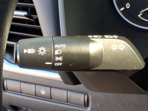 Used 2022 Nissan Rogue SV image 23