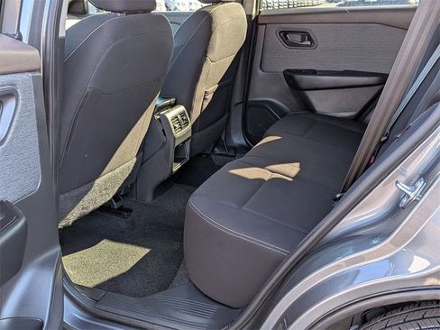 Used 2023 Nissan Rogue S image 16