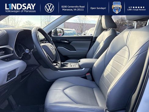 Used 2020 Toyota Highlander XLE image 9