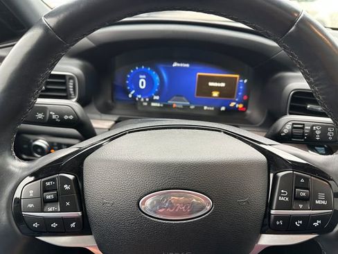 Used 2022 Ford Explorer Platinum w/ Technology Package image 35