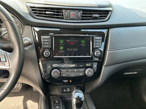 Used 2020 Nissan Rogue SV w/ Premium Package AWD/4WD image 18