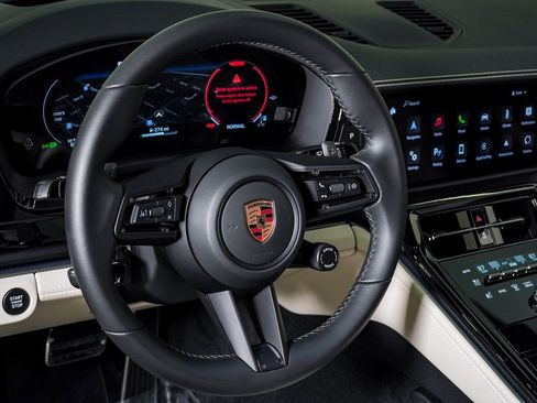 Certified 2025 Porsche Panamera 4 image 18