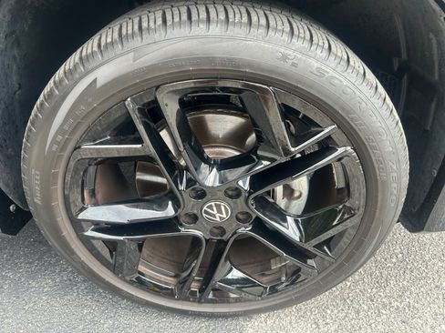Certified 2025 Volkswagen Tiguan SE R-Line AWD/4WD image 25
