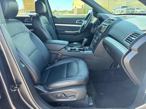 Used 2017 Ford Explorer XLT w/ Equipment Group 202A FWD image 22
