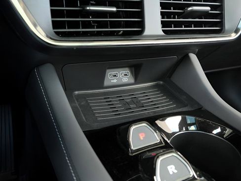 New 2025 VinFast VF 8 Plus AWD/4WD image 14