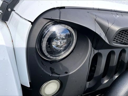 Used 2015 Jeep Wrangler Unlimited Sahara w/ Connectivity Group image 27