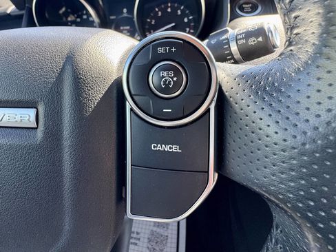 Used 2016 Land Rover Range Rover Sport HSE image 18