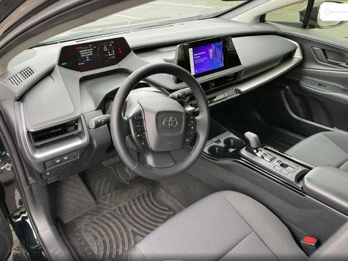 Used 2024 Toyota Prius LE image 4
