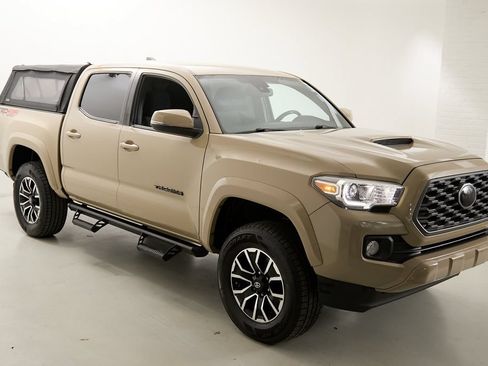 Used 2020 Toyota Tacoma TRD Sport AWD/4WD image 4
