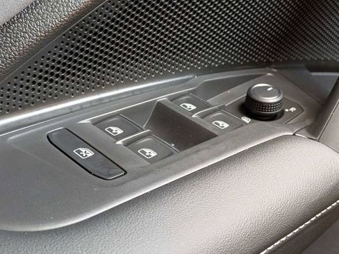 New 2026 Volkswagen Tiguan SE FWD image 23