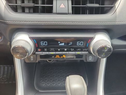 Used 2024 Toyota RAV4 XLE FWD image 31