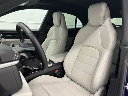 Used 2025 Porsche Macan 4 Electric AWD/4WD image 13