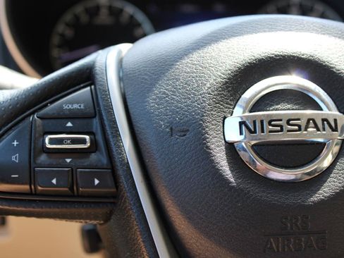 Used 2016 Nissan Maxima Platinum w/ Interior Lighting Package FWD image 19