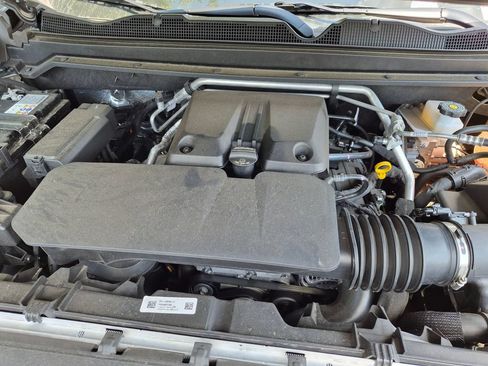 Used 2025 Chevrolet Colorado Trail Boss AWD/4WD image 13
