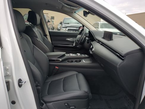 Used 2025 Genesis GV70 2.5T AWD/4WD image 34